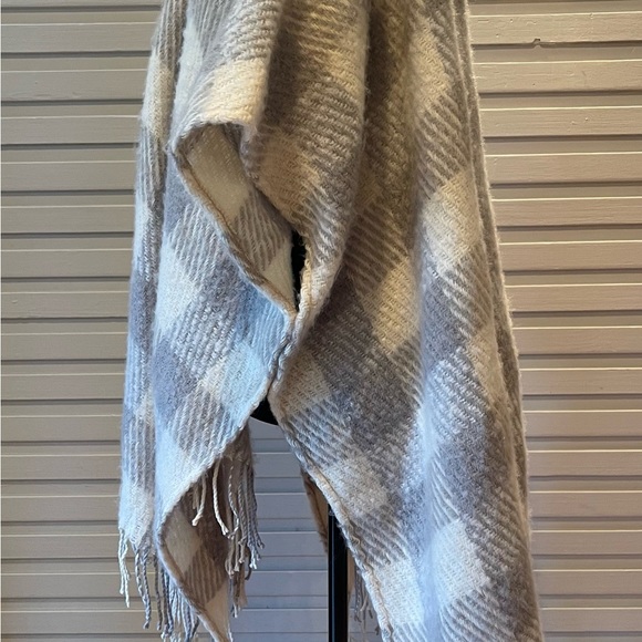 NWT Tan and Gray Lauren Conrad Fringe Knit Cape Poncho One Size - Picture 8 of 12